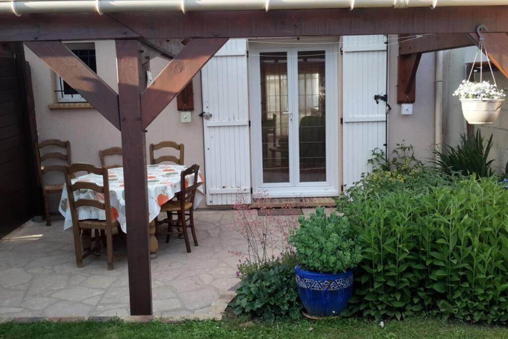 Agreable Logement Dans Petit Village Sud-Essonne Champcueil Bagian luar foto